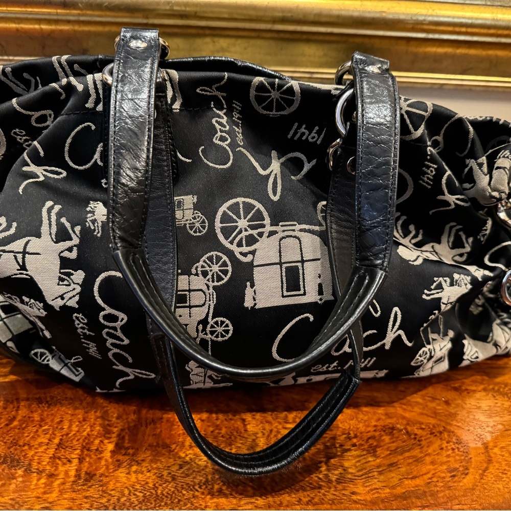 Medium Coach Pocketbook - Picture 2 of 6